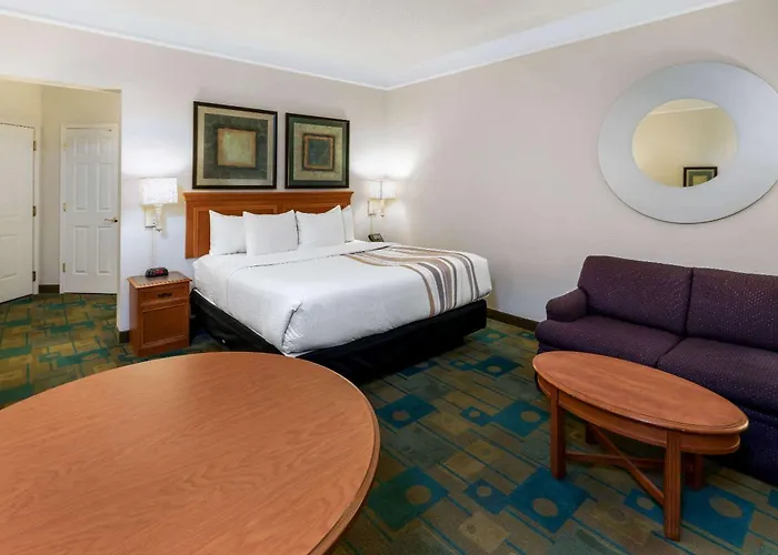 La Quinta By Wyndham Phoenix West 3*