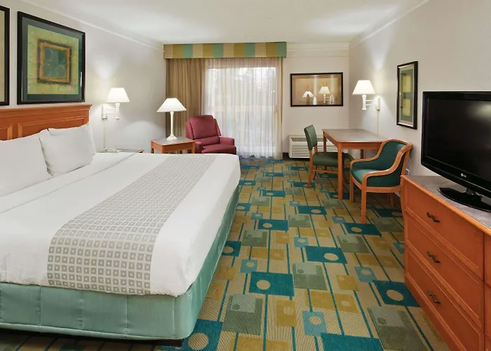 La Quinta By Wyndham Phoenix West Hotel