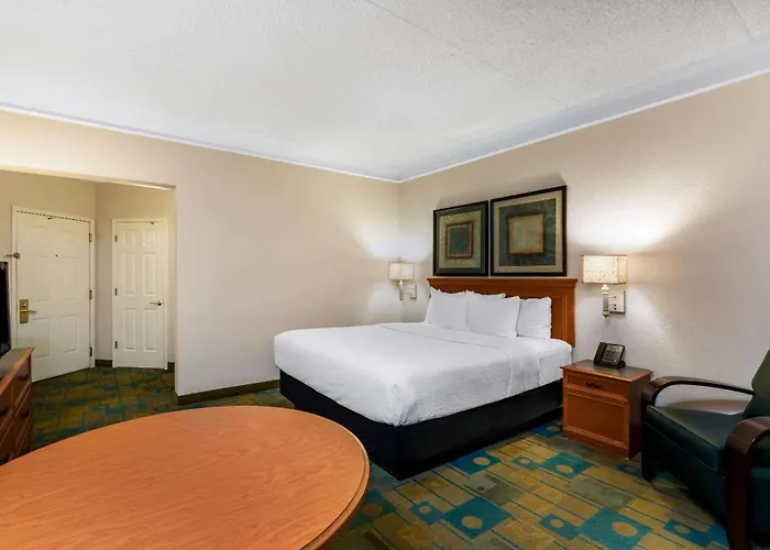 La Quinta By Wyndham Phoenix West Hotel