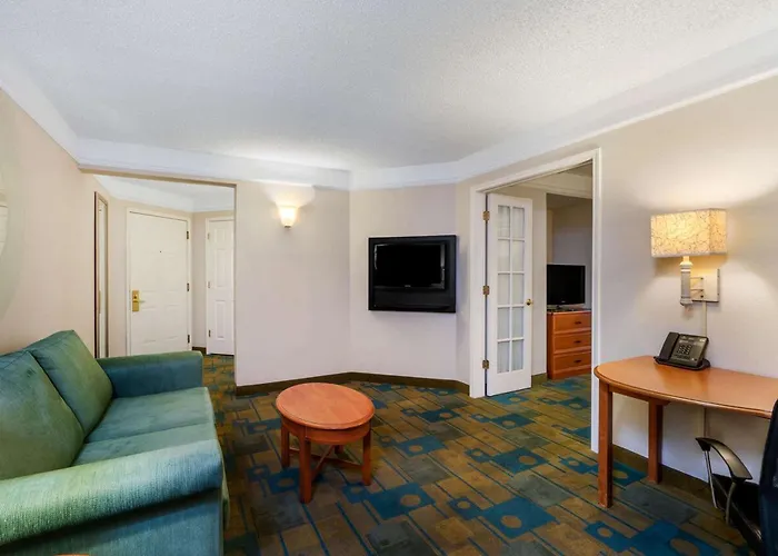 La Quinta By Wyndham Phoenix West 3*