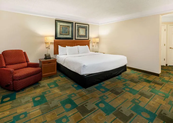 La Quinta By Wyndham Phoenix West Hotel 3*
